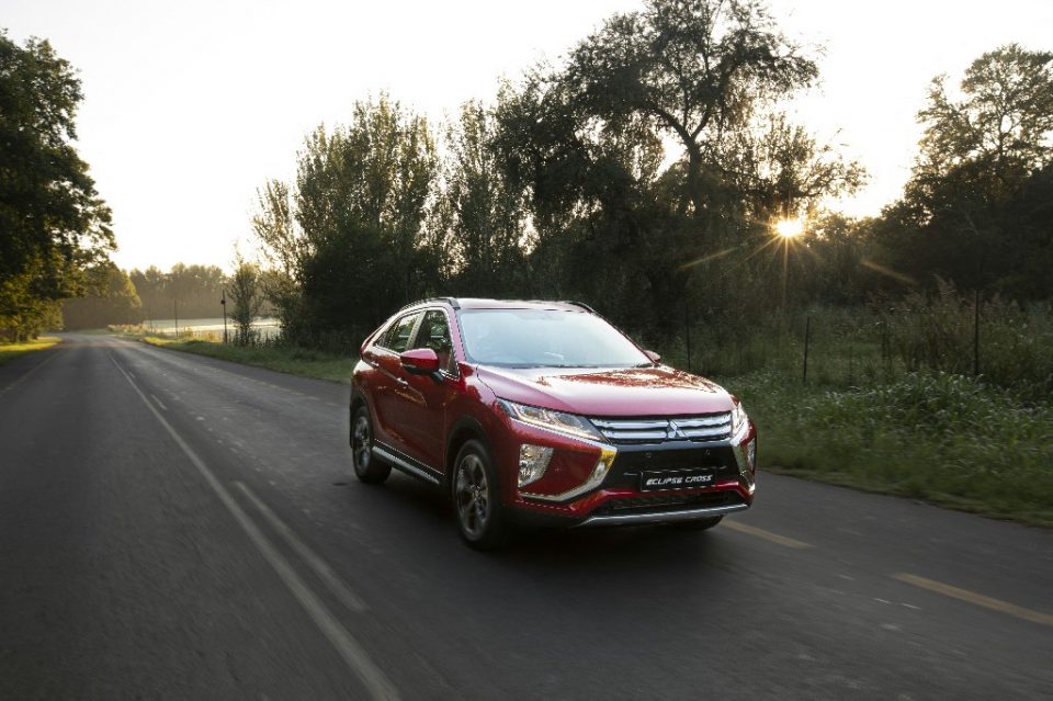 Cross 2019. Mitsubishi Eclipse Cross 2019. Митсубиши Эклипс кросс 2019. Митсубиси Эклипс кросс 2019 год. Митсубиси Эклипс кросс 2018 черный.